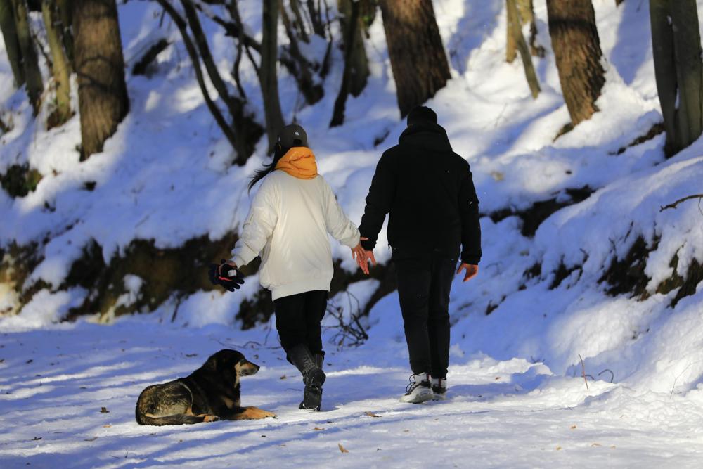 Couple walking-53278e8830ea484a9a68c86079f44bd8.jpg Couple walking