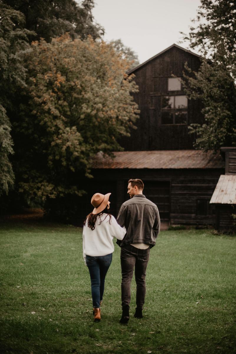 Couple walking-53278e8830ea484a9a68c86079f44bd8.jpg Couple walking